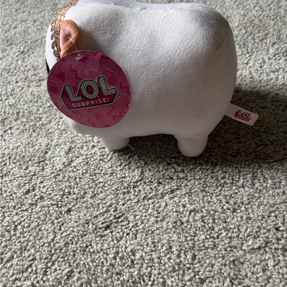 L.O.L. Surprise! Plush Hamster Toy in White and Tan - Picture 4 of 5